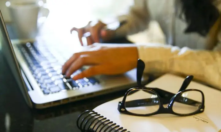 Programa oferece cursos gratuitos sobre IA para professores